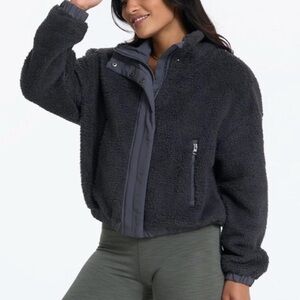 Vuori Cropped Sherpa Fleece in Charcoal S!